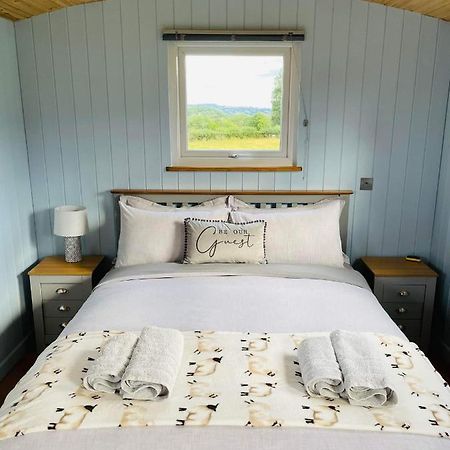 Bespoke Luxury Huts With Hot Tubs. Located In The Black Mountains. Llanveynoe Екстериор снимка