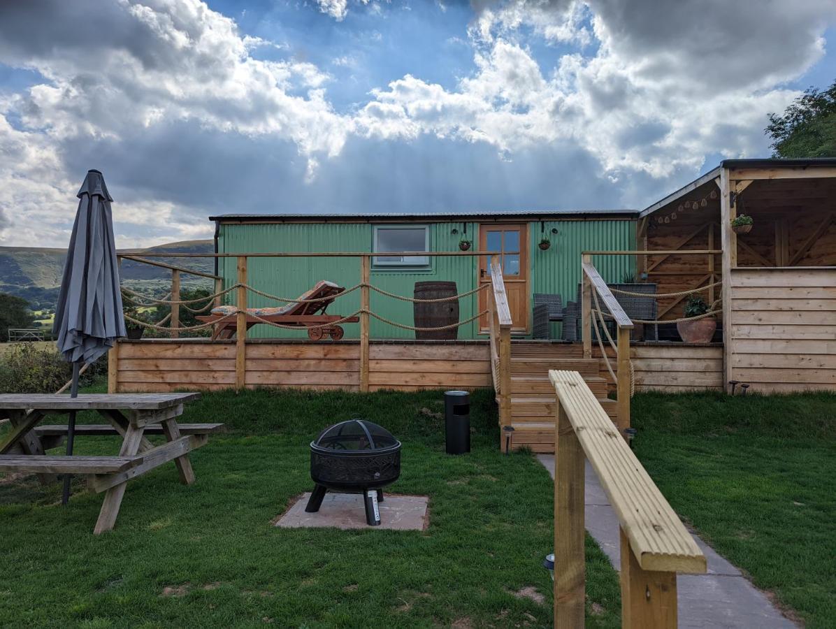 Bespoke Luxury Huts With Hot Tubs. Located In The Black Mountains. Llanveynoe Екстериор снимка