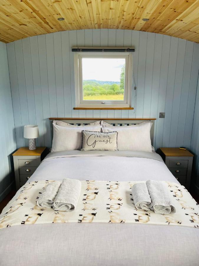 Bespoke Luxury Huts With Hot Tubs. Located In The Black Mountains. Llanveynoe Екстериор снимка