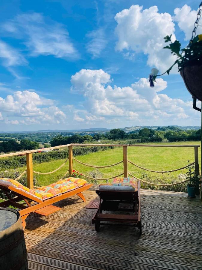 Bespoke Luxury Huts With Hot Tubs. Located In The Black Mountains. Llanveynoe Екстериор снимка